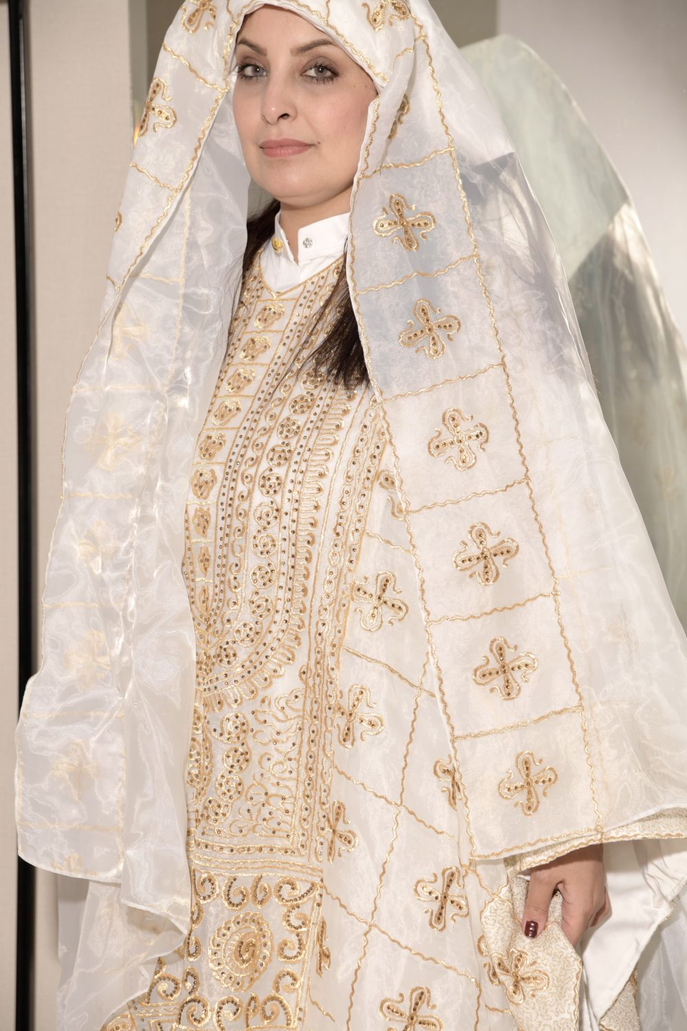 ثوب غمرة تطريز كرستال مع طرحه مطرزه